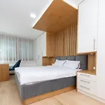 Apartment Hall *