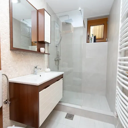 Hall بييلينا